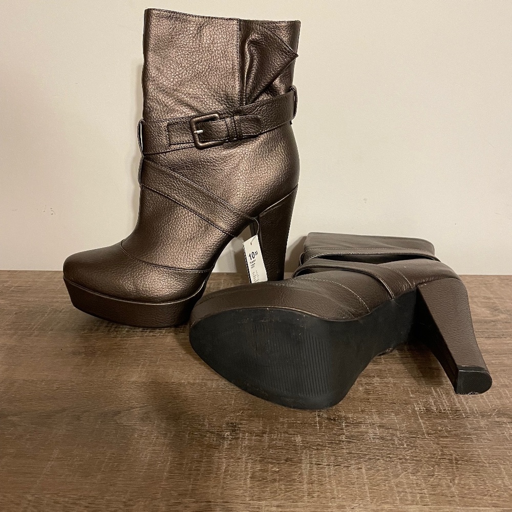 Womens Sofia Vergara Platform Boot size 10